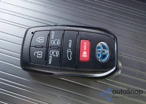 2025 Toyota Sienna Xle z USA, uszkodzony, nr VIN 5TDJSKFC5SS212582